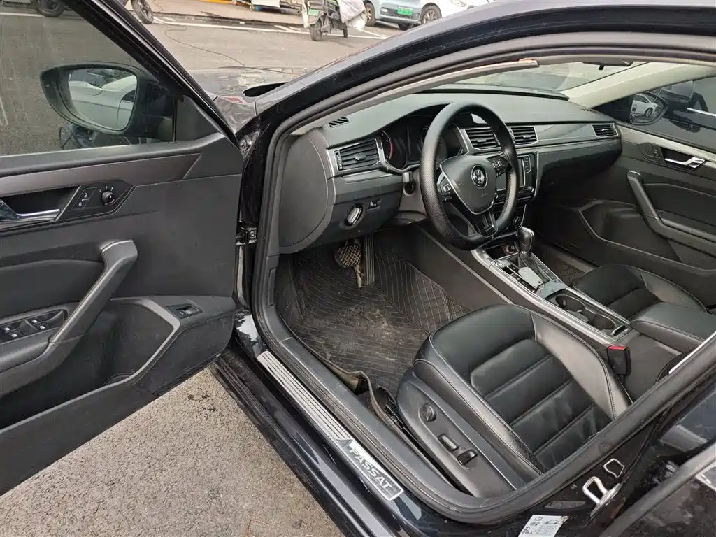Volkswagen Passat 2017 330TSI DSG Prestige фото 13