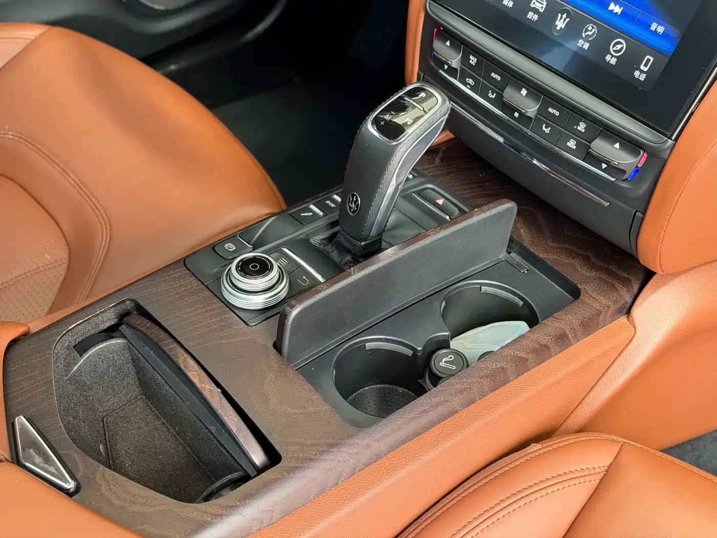 Фото 13 - Maserati Quattroporte