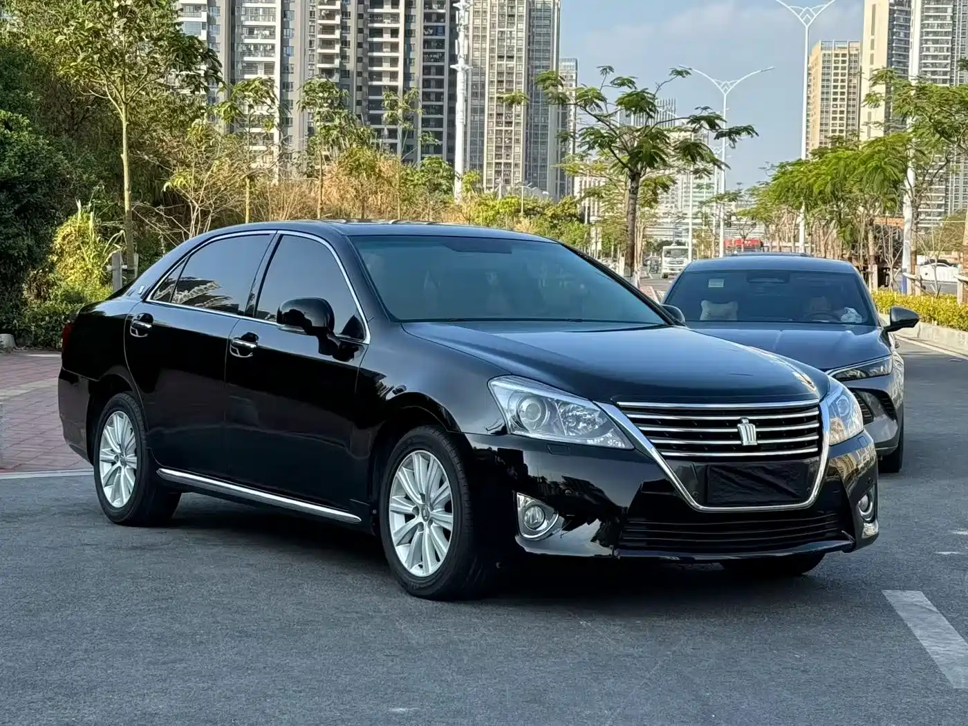 Toyota Crown 2012 2.5L Royal Leather Edition фото 3