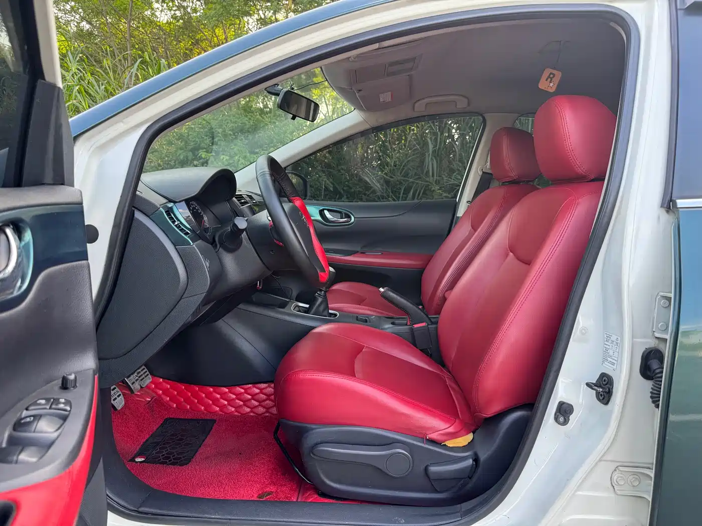Nissan Tiida 2011 1.6T Manual Dynamic Edition фото 5