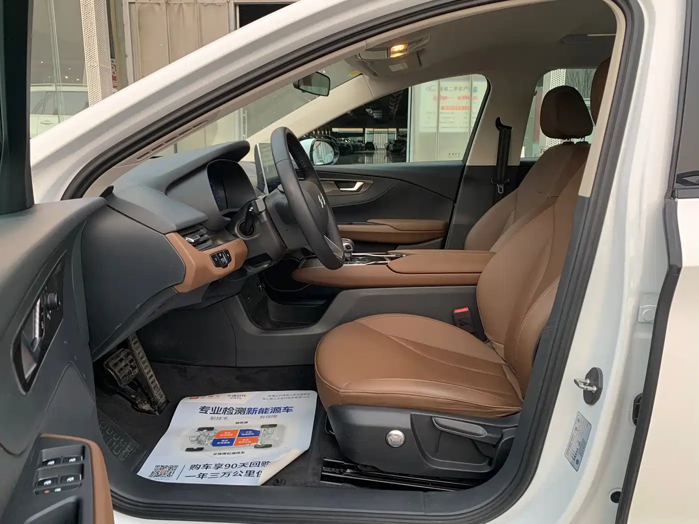 Hongqi E-QM5 2022 431km Charging Enjoyment Edition фото 8