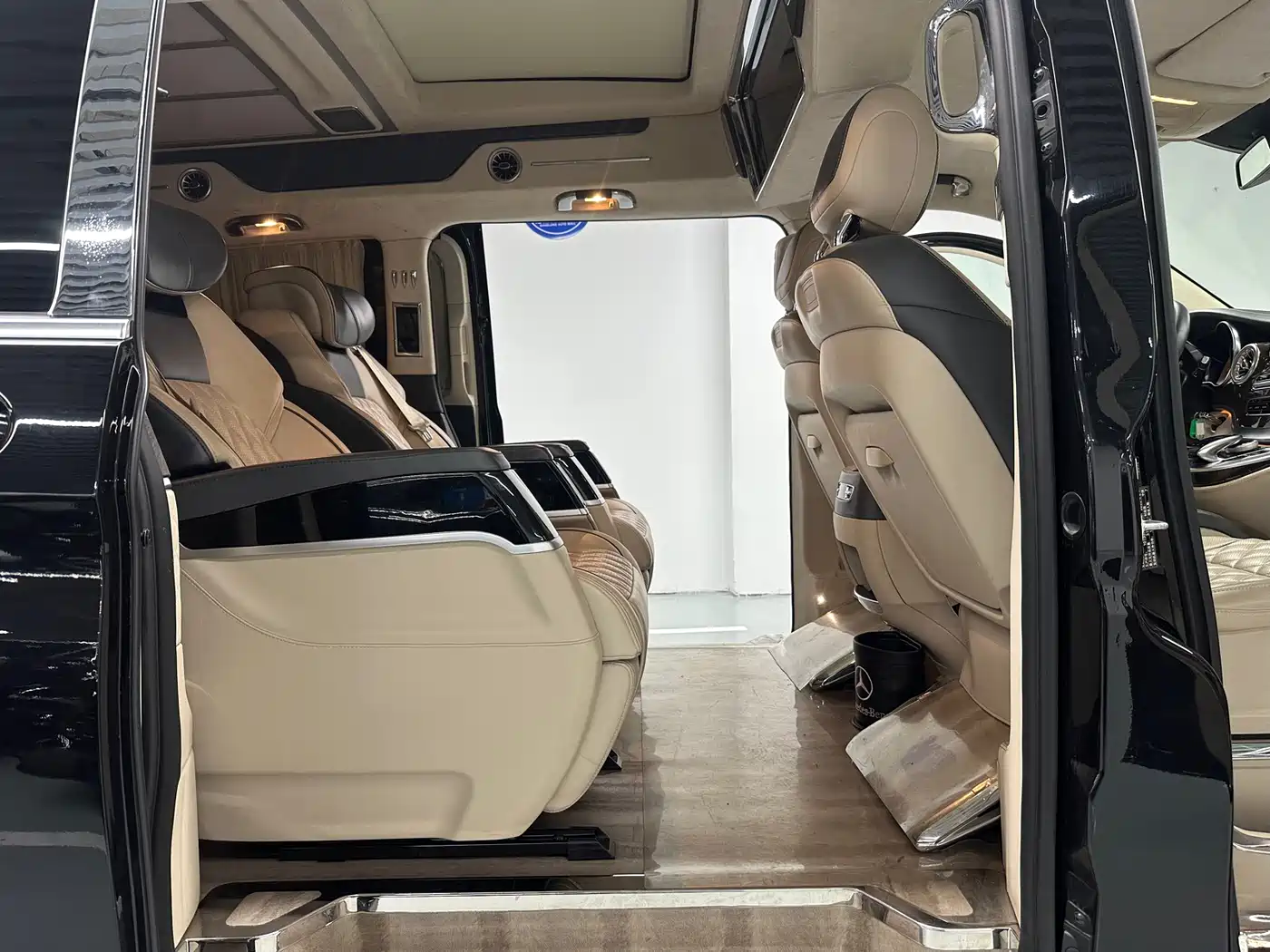 Mercedes-Benz V-Class 2018 V 260 L Premium Long Wheelbase Edition China VI фото 11