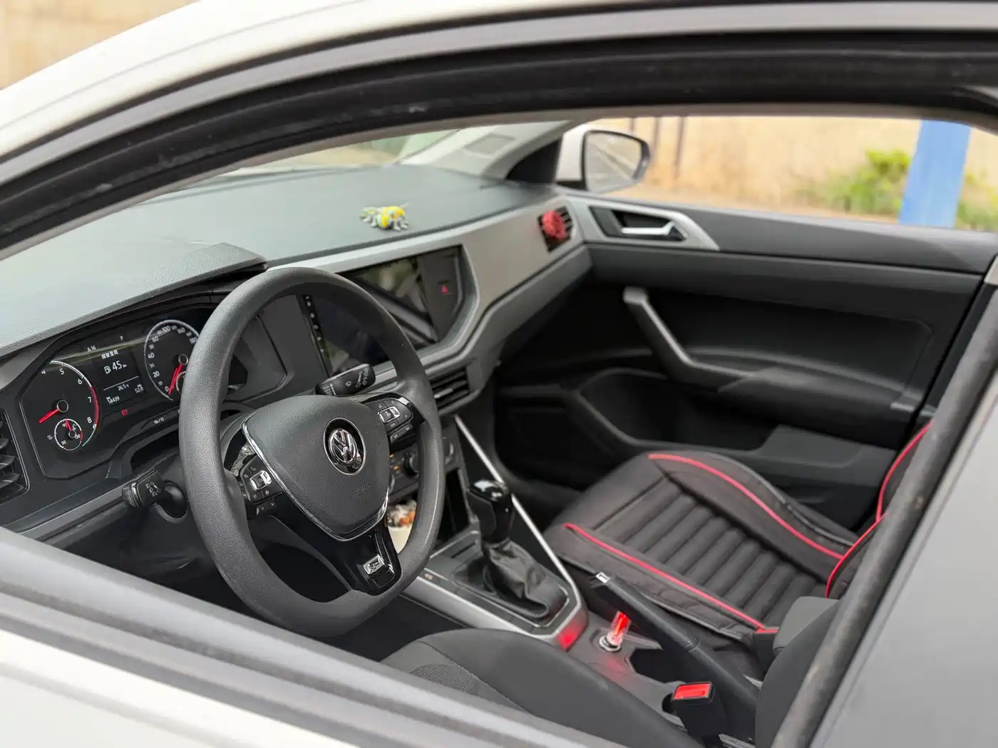 Volkswagen Polo 2019 Plus 1.5L Automatic Panorama Enjoyment Edition фото 17
