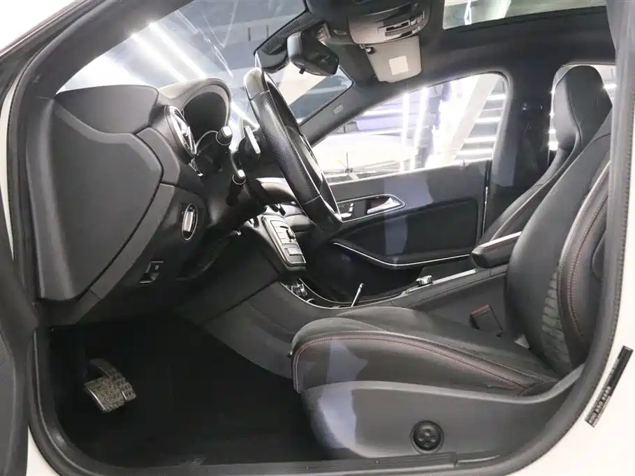 Mercedes-Benz CLA (Import) 2016 Facelift CLA 220 4MATIC фото 12