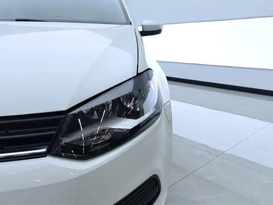 Volkswagen Polo 2016 1.4L Automatic Trend фото 5