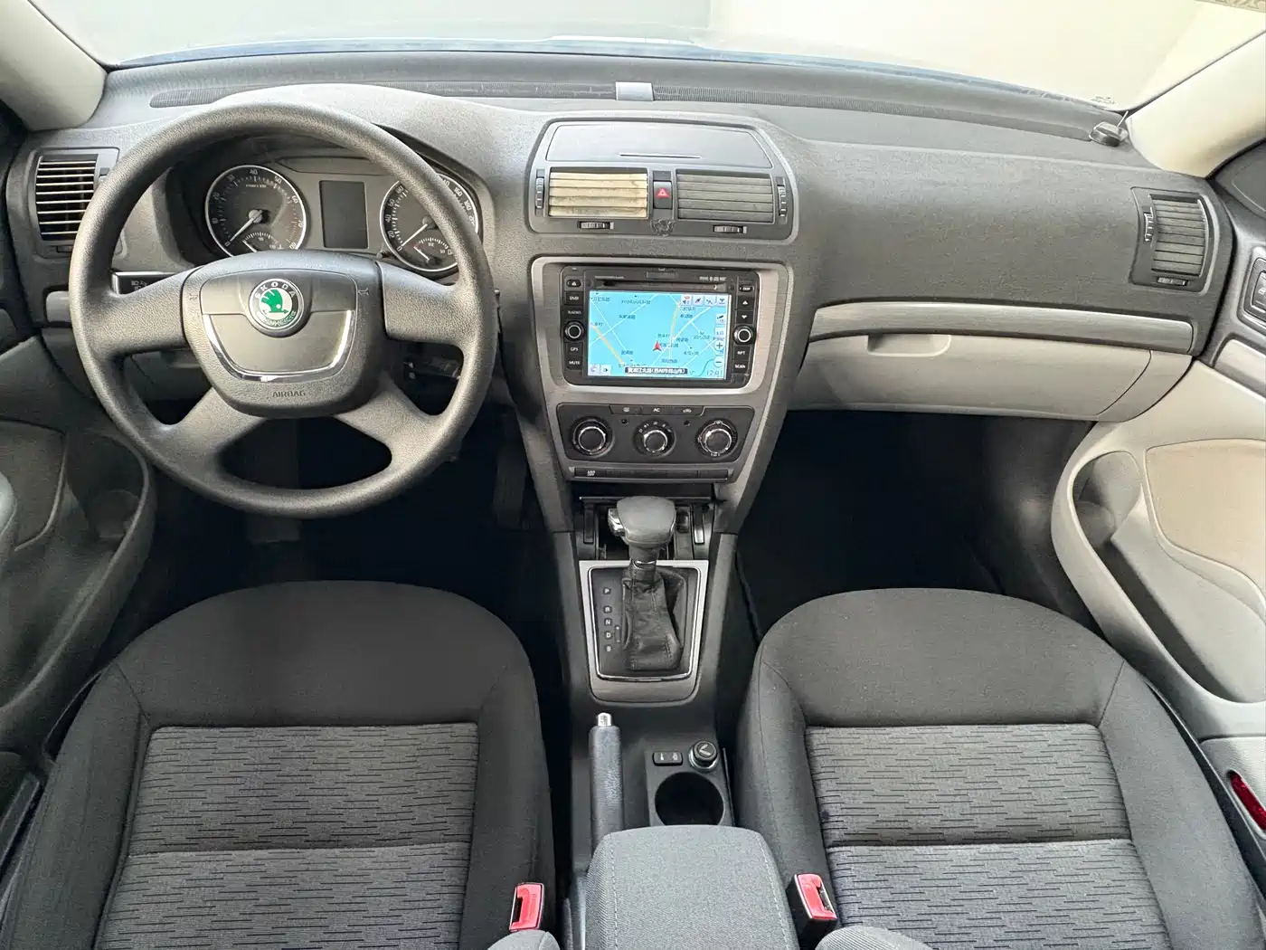 Škoda Octavia 2010 1.6L Auto Comfort фото 5