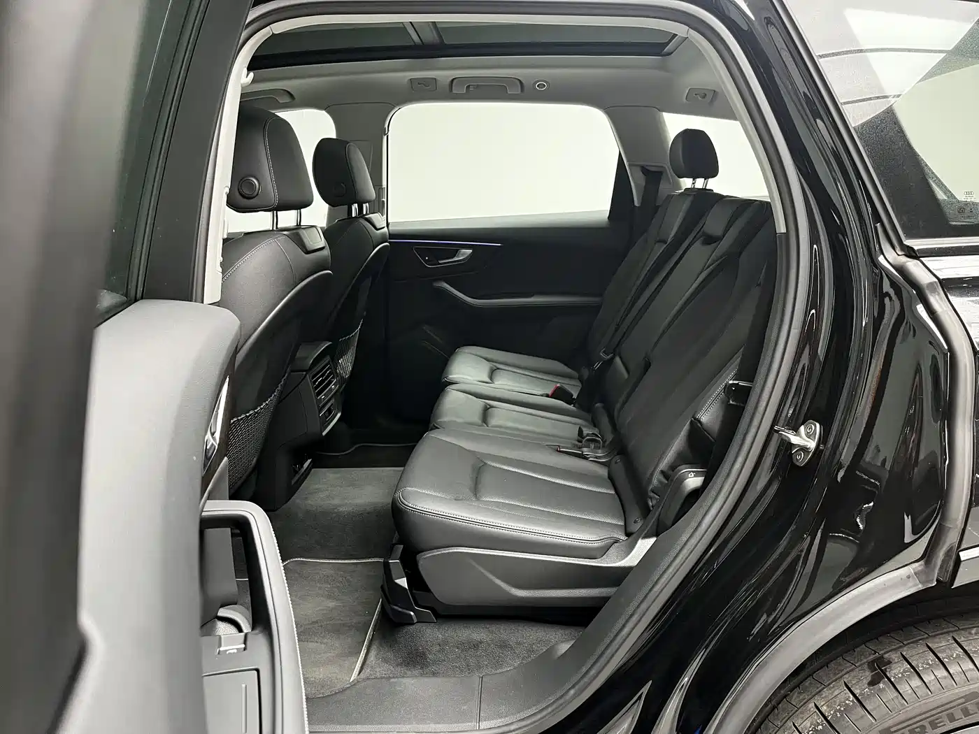 Audi Q7 2025 45 TFSI quattro S line Black Warrior фото 8