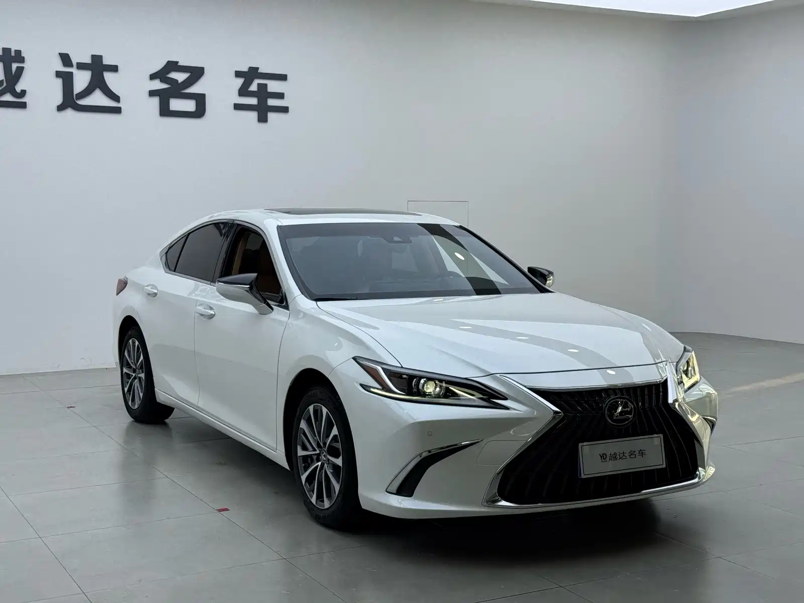 Фото 5 - Lexus ES
