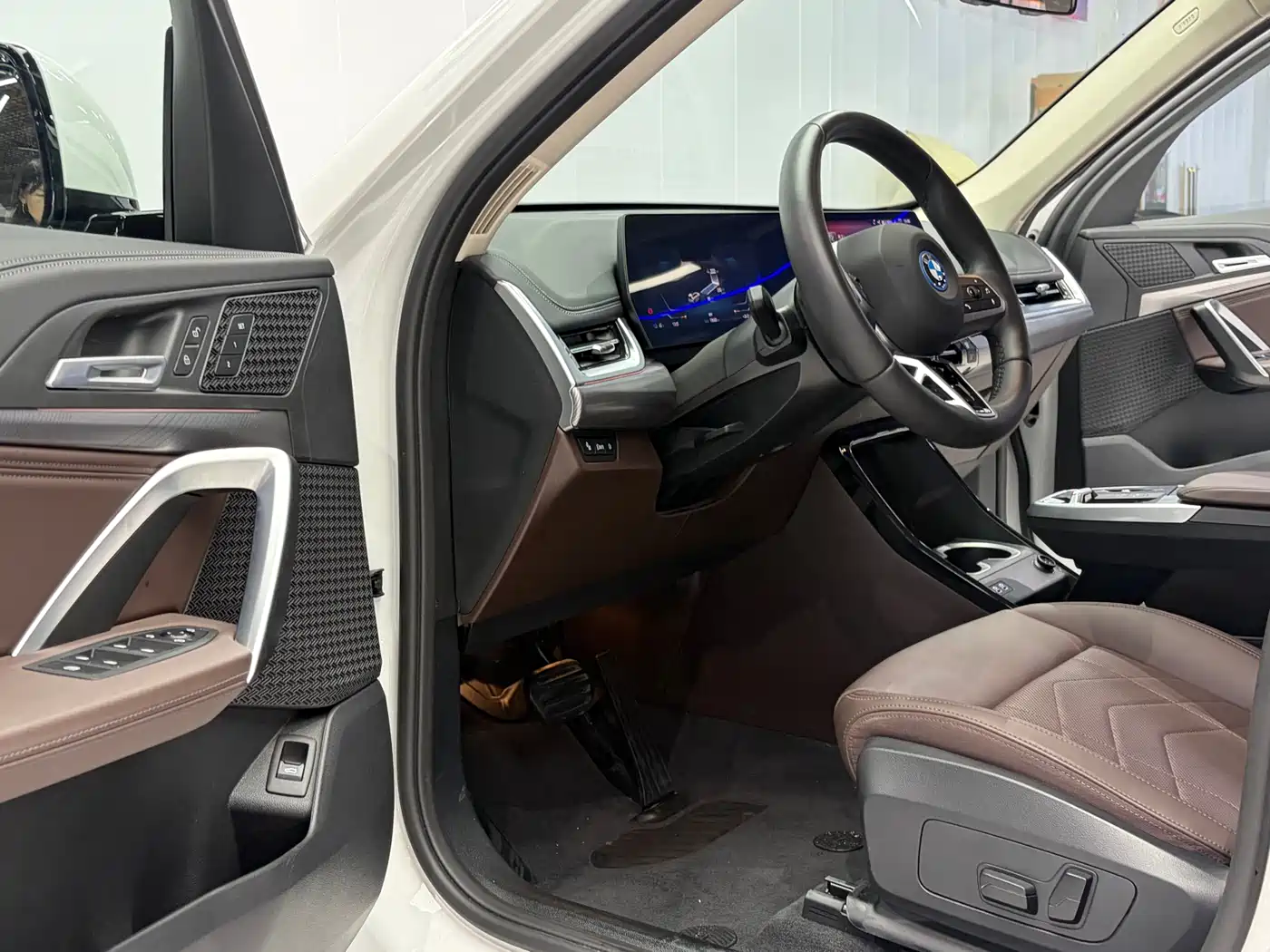 BMW iX1 2025 eDrive25L X Design Package фото 8