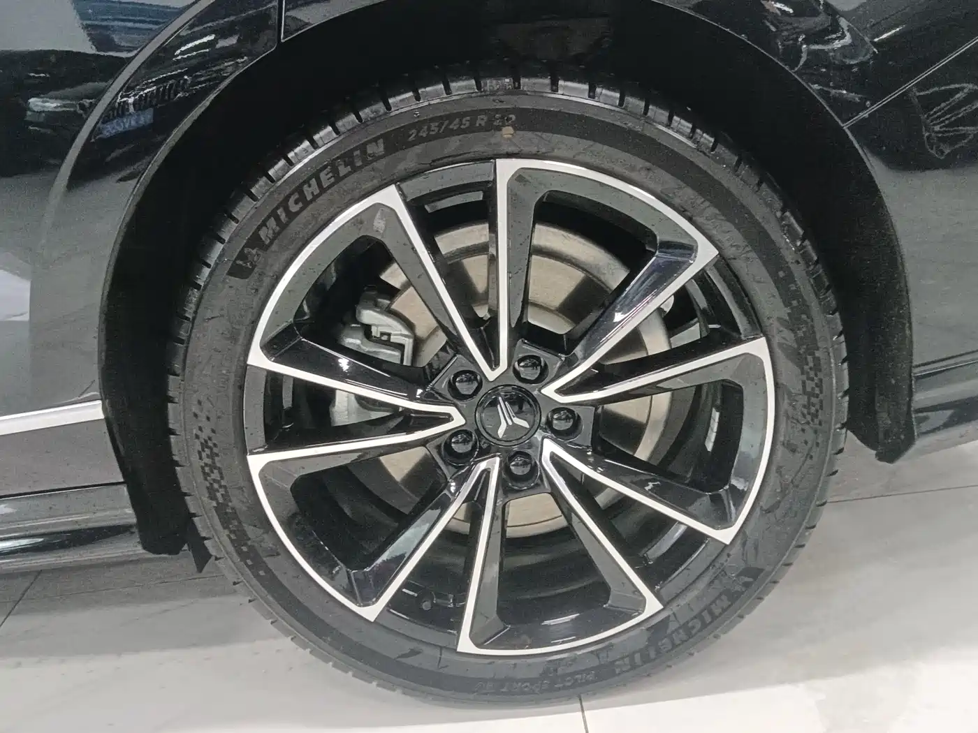 Voyah Auto VOYAH Zhuiguang 2024 PHEV AWD Ultra Long Range Flagship фото 11