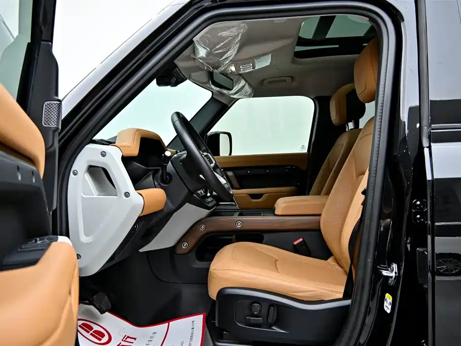 Land Rover Defender 2024 110 3.0T P400 Dark Special Edition фото 11