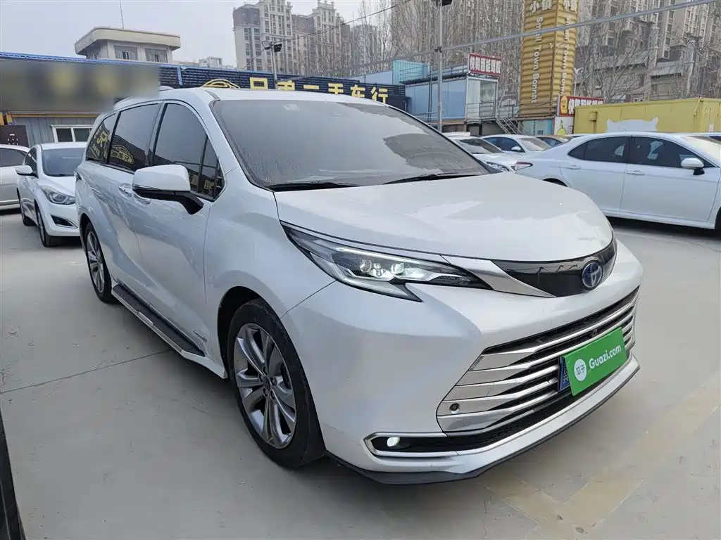 Toyota Sienna 2023 2.5L Hybrid Platinum Edition фото 22
