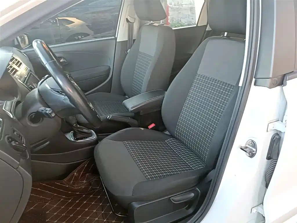 Volkswagen Polo 2018 1.5L Auto Comfort фото 15