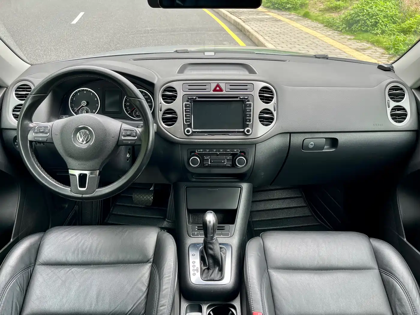 Volkswagen Tiguan 2012 1.8TSI Automatic 2WD Trend Edition фото 6