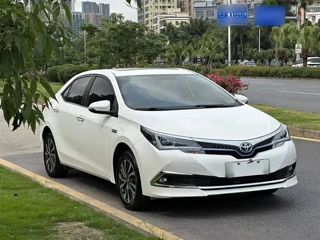 Toyota Corolla Twin Engine E+ 2019 1.8L E-CVT Leading Edition фото 4
