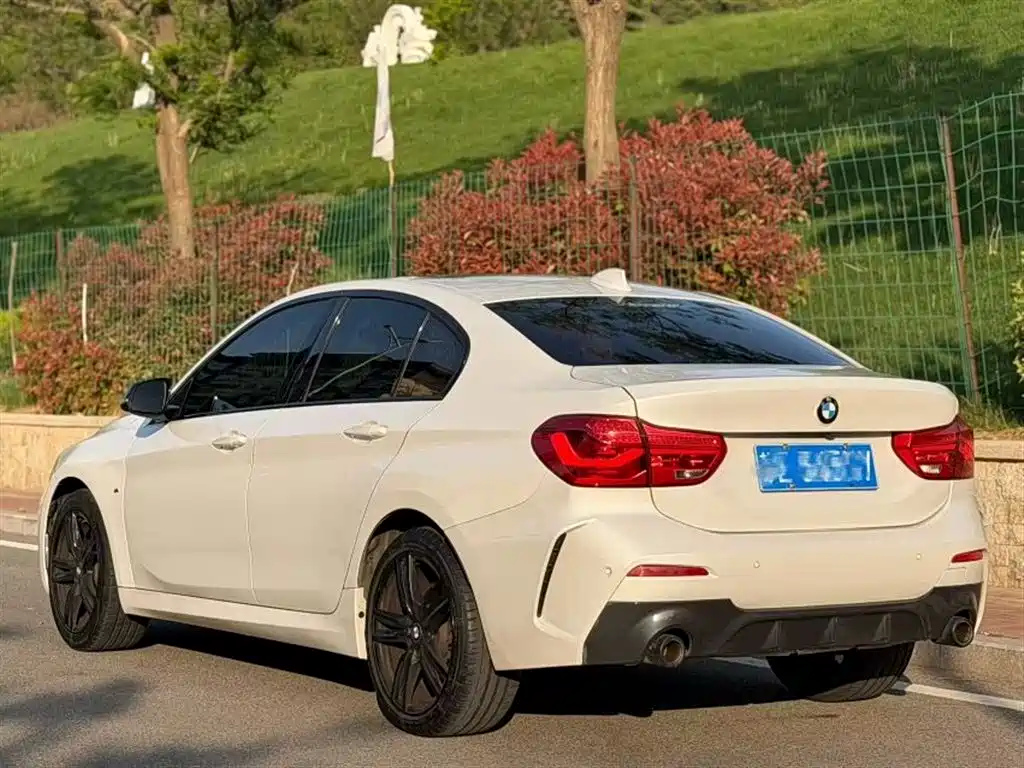 BMW 1 Series 2021 125i M Sport Black Night Edition фото 3