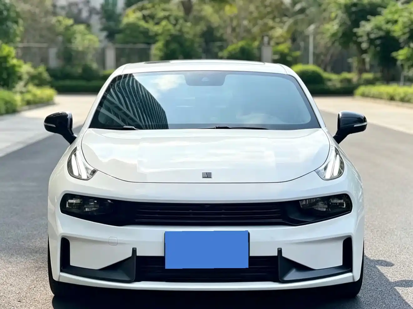 Фото 2 - Lynk & Co 03
