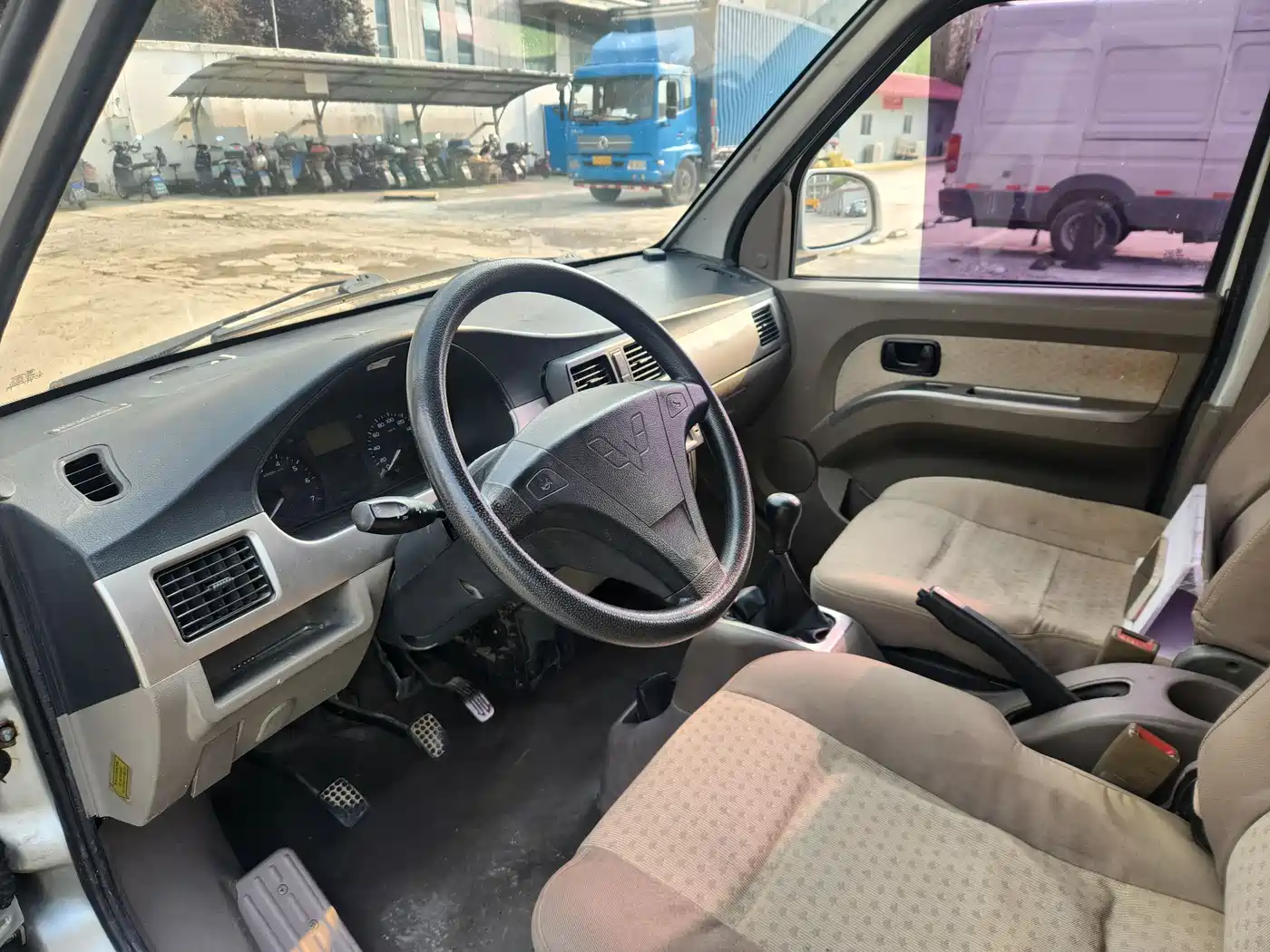 Wuling Motors Wuling Rongguang 2013 2011 1.2L Comfort Model