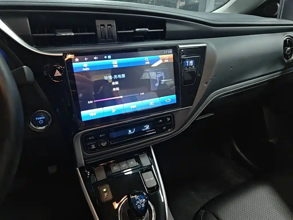 Toyota Corolla Twin Engine E+ 2019 1.8L E-CVT Leading Edition фото 14