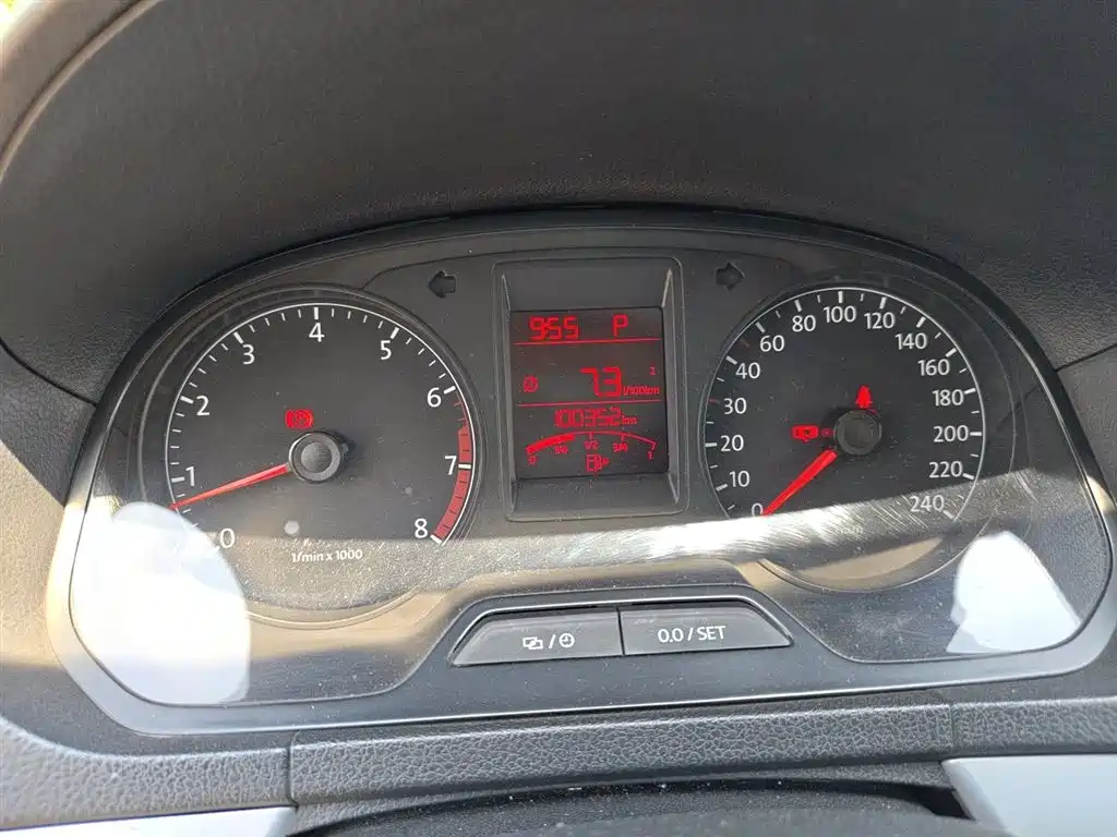 Volkswagen Jetta 2013 1.6L Automatic Comfort фото 8