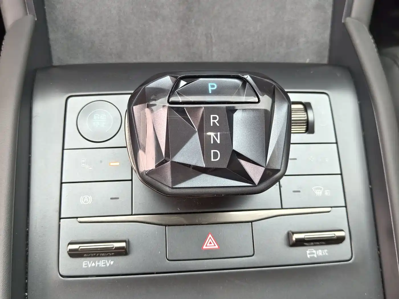 BYD Qin L 2024 DM-i 120KM Excellence Model фото 14