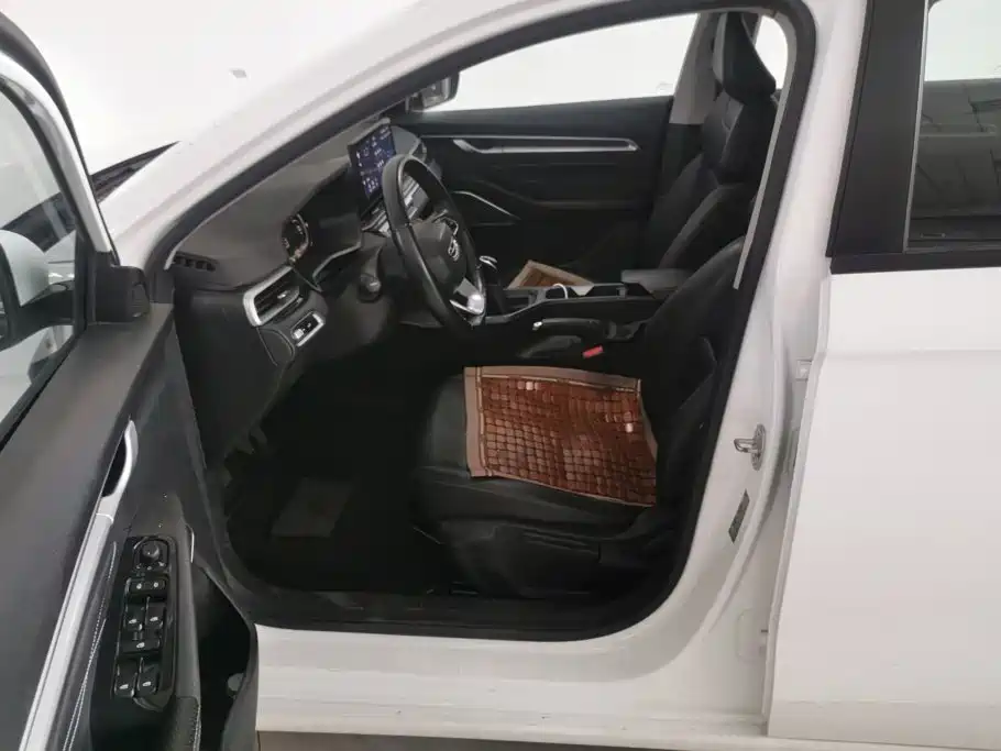 Фото 9 - Geely Emgrand