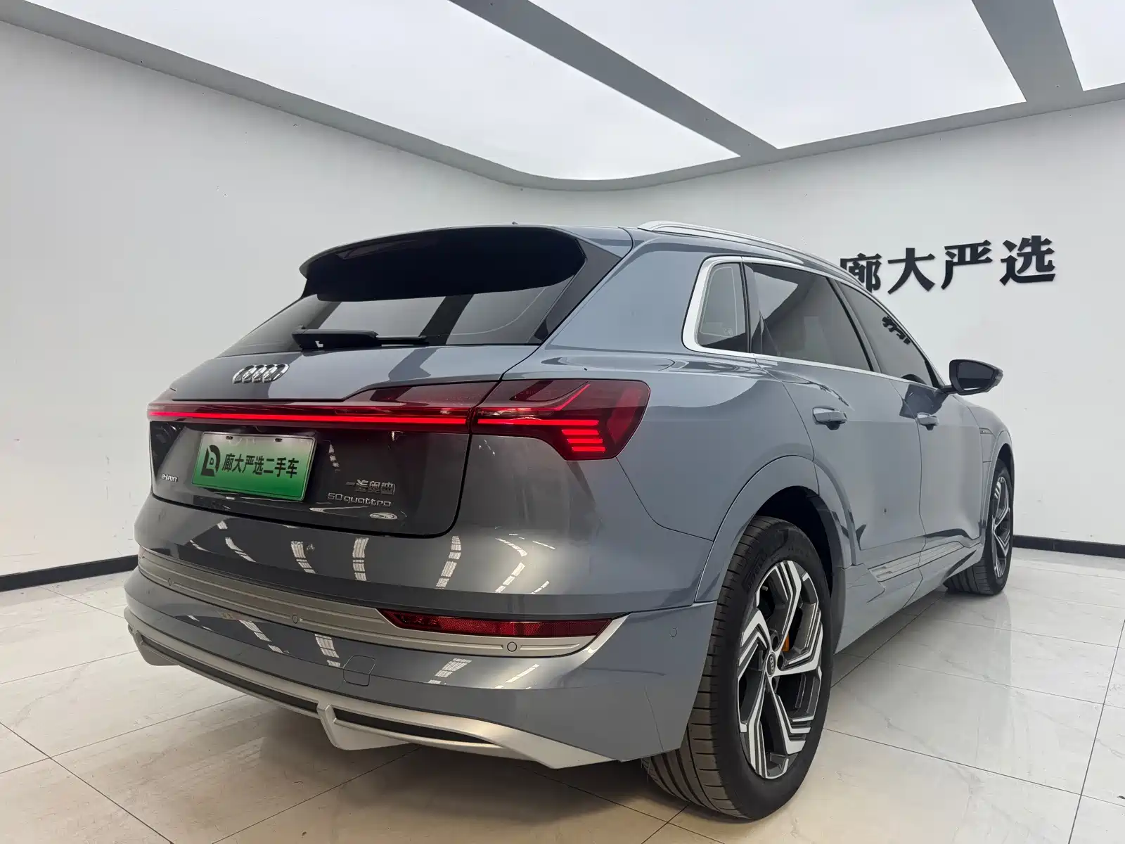 Фото 6 - Audi e-tron