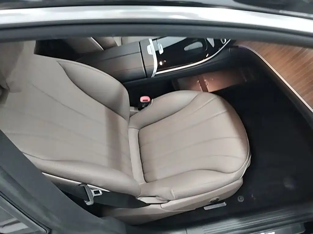 Фото 25 - Mercedes-Benz EQE