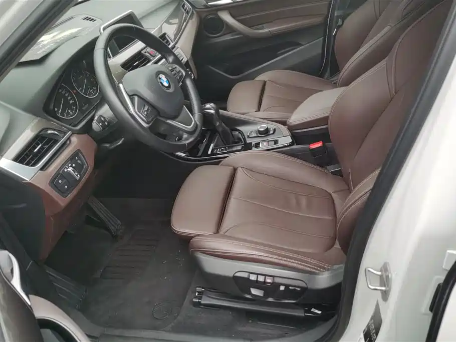 BMW X1 2018 sDrive18Li Premium Model фото 9