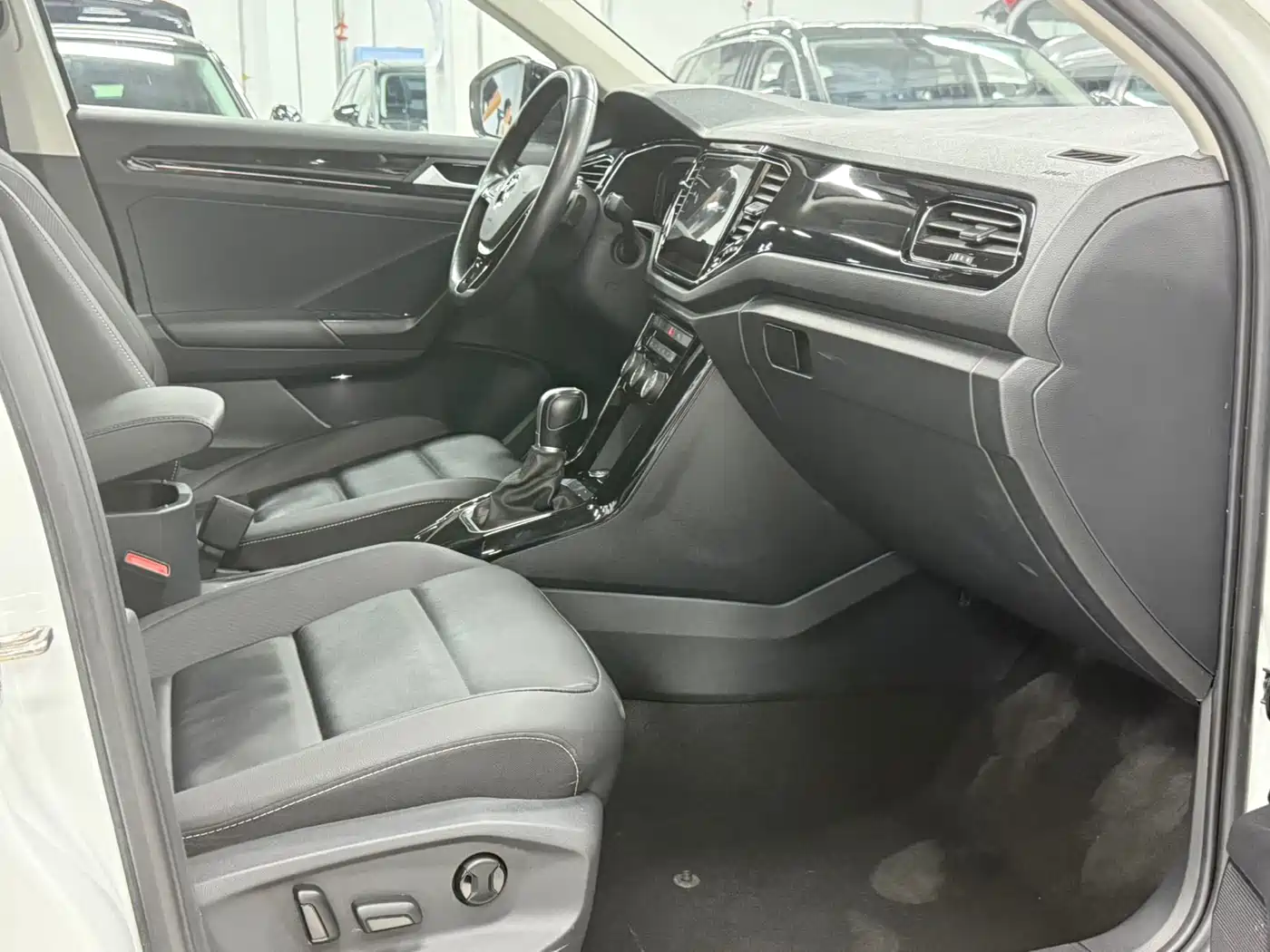 Volkswagen T-ROC 2022 280TSI DSG 2WD Comfort PLUS фото 19
