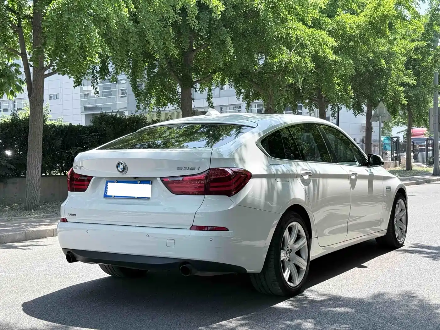 BMW 5 Series GT 2014 535i xDrive фото 17