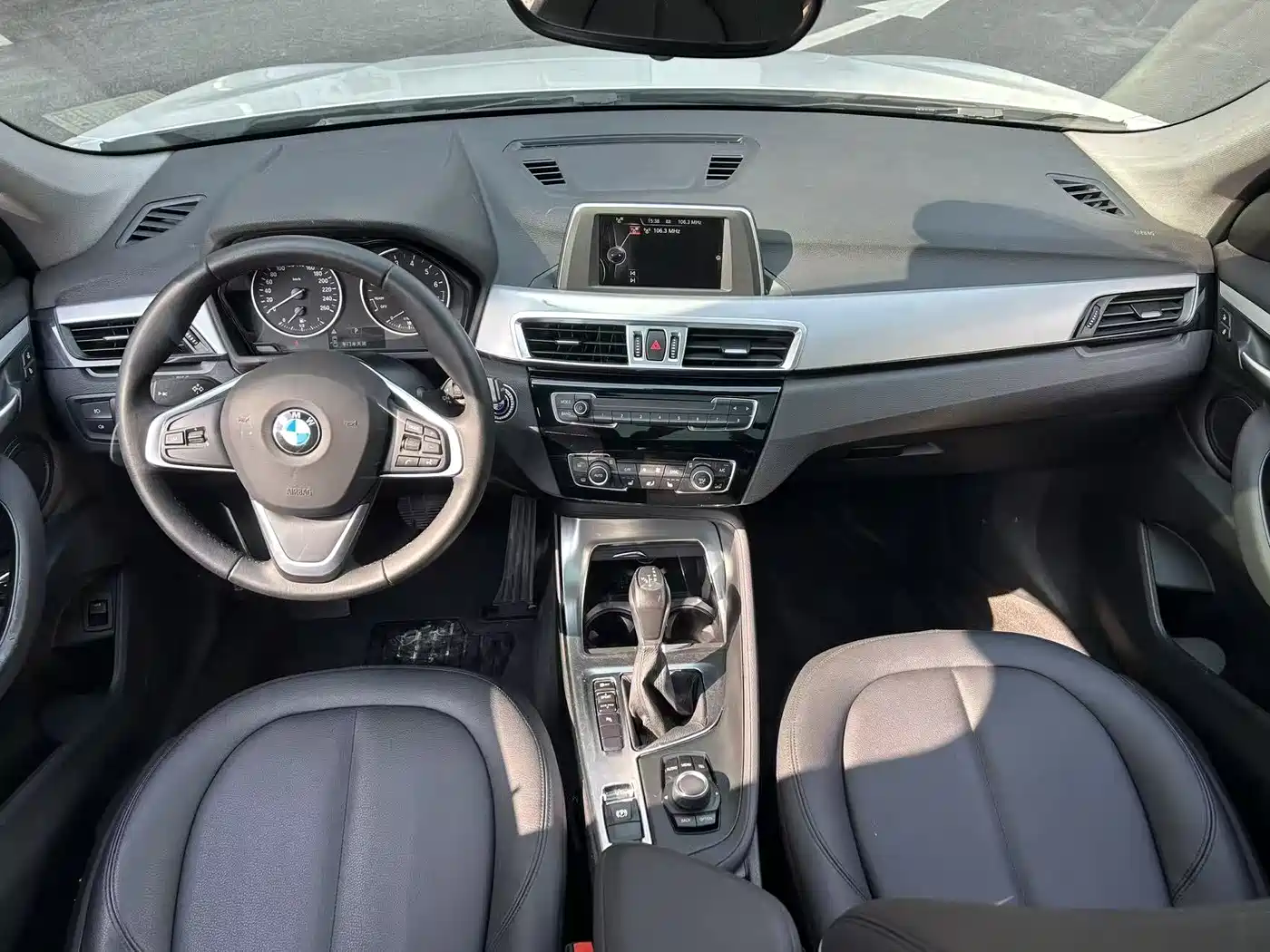 BMW X1 2016 sDrive18Li Premium Model фото 4