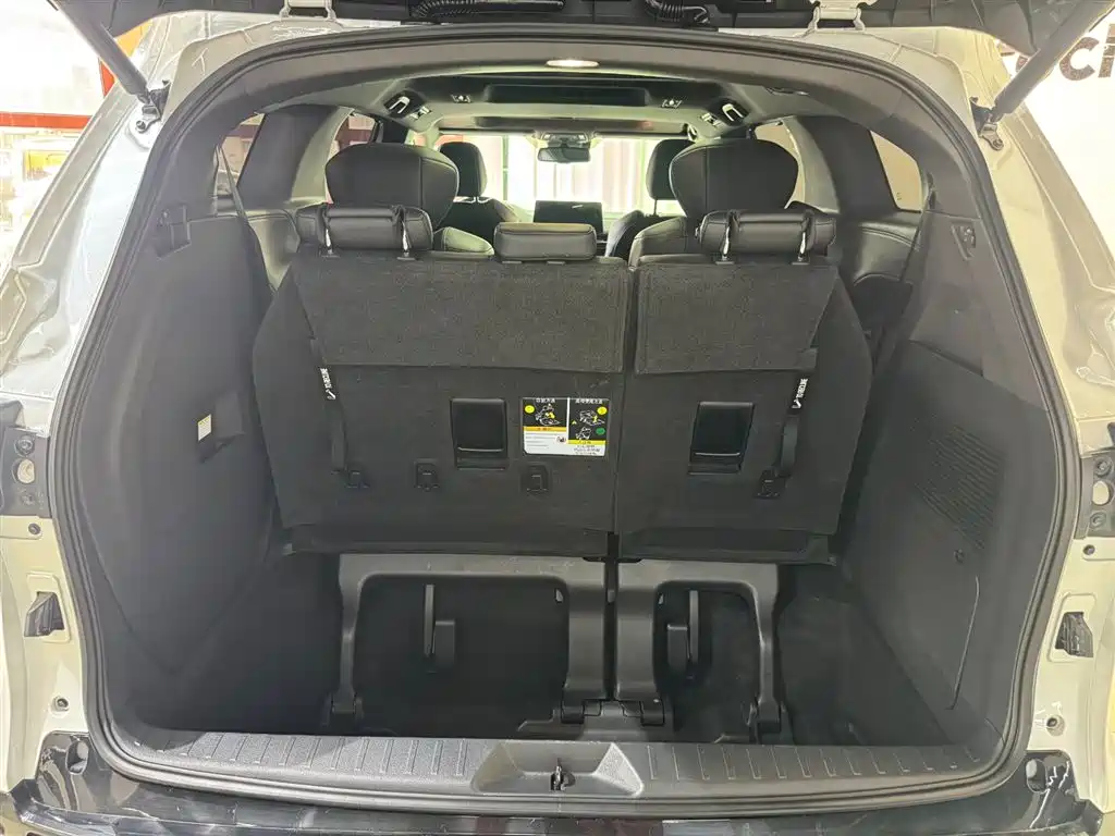 Toyota Sienna 2021 2.5L Hybrid Ultimate Edition фото 25