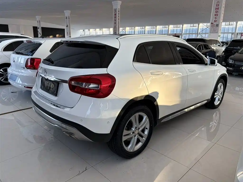 Mercedes-Benz GLA 2015 GLA 200 Dynamic фото 13