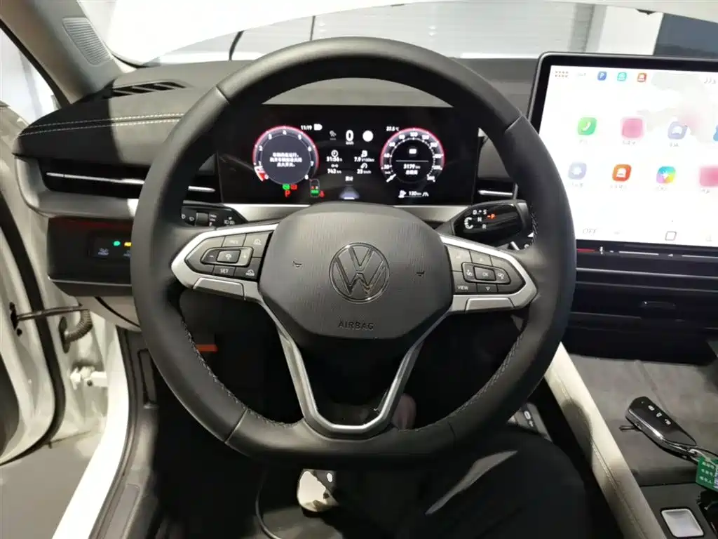 Volkswagen Sagitar 2025 300TSI DSG High-end Model фото 11