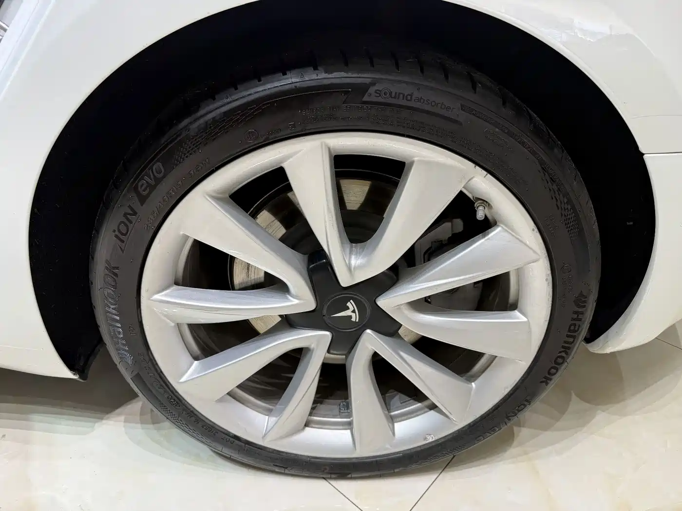 Tesla Model 3 (Import) 2019 2019 Long Range RWD Version