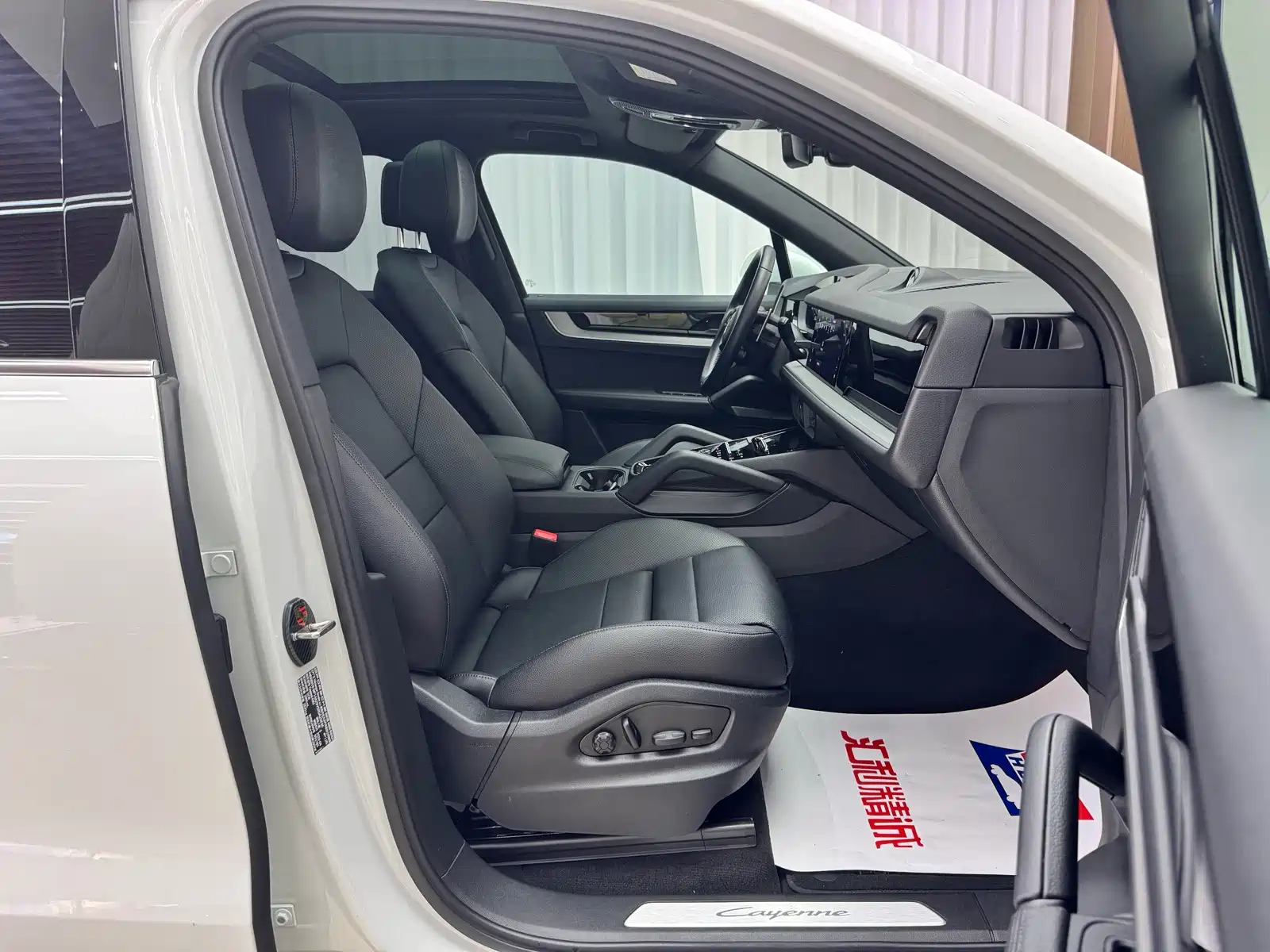 Photo 17 - Porsche Cayenne