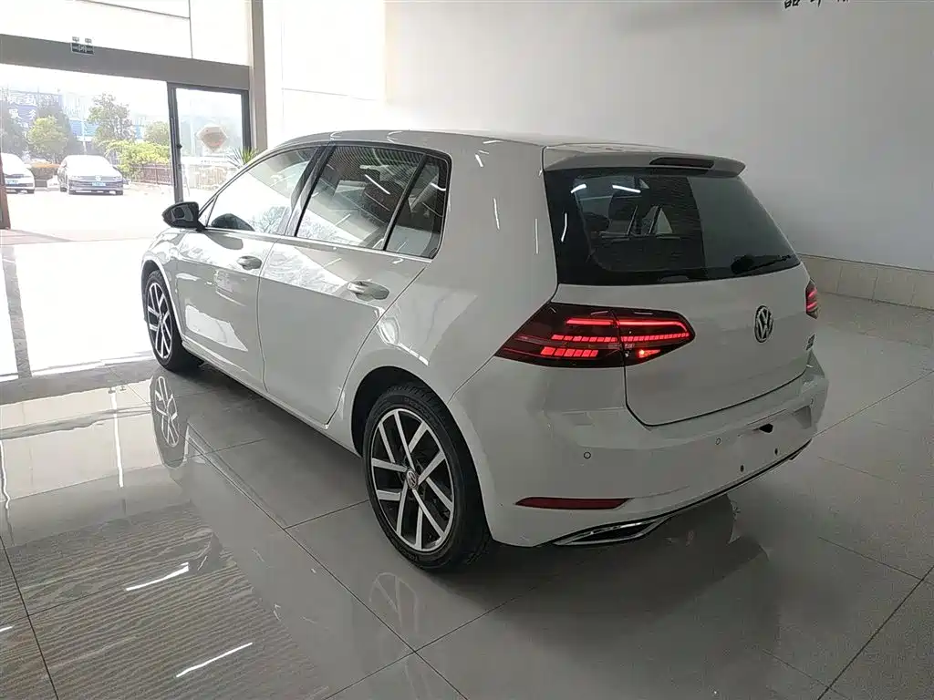 Volkswagen Golf 2018 230TSI Automatic Luxury фото 5