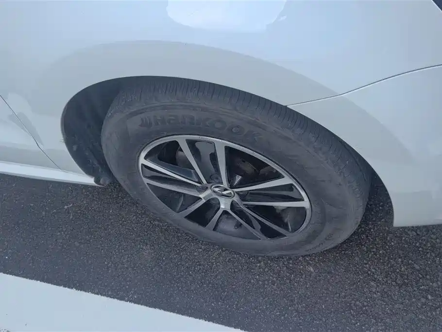 Volkswagen Polo 2014 1.4L Manual Trend Edition фото 6