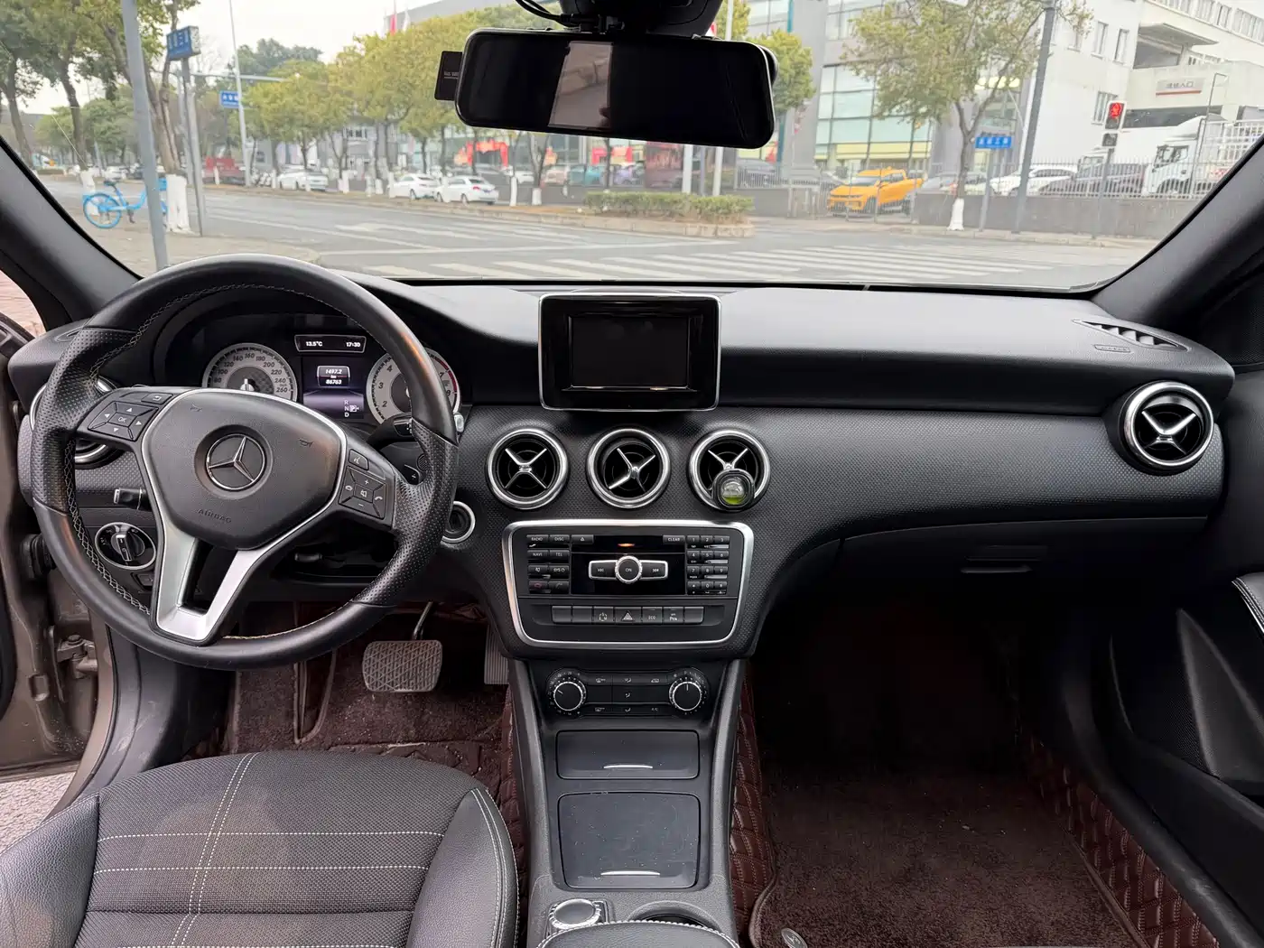 Mercedes-Benz A-Class (Import) 2013 A 200 Urban фото 12