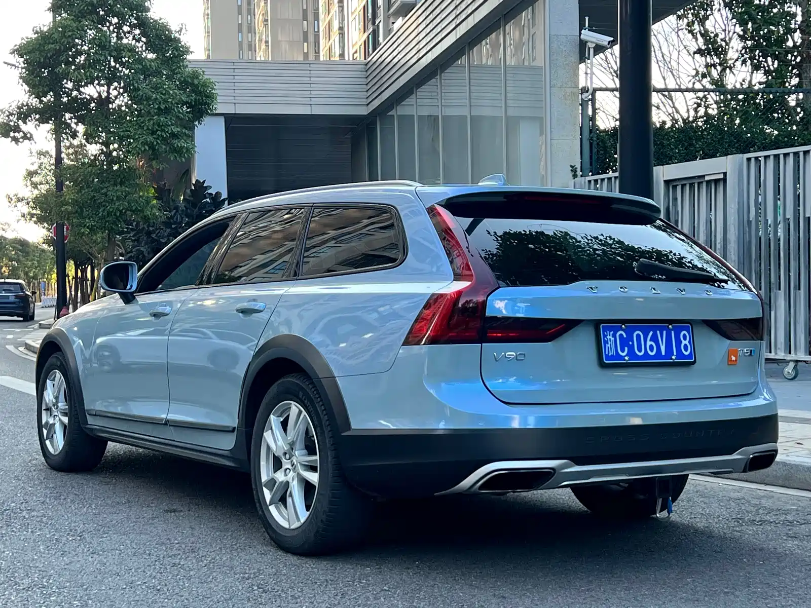 Photo 7 - Volvo V90