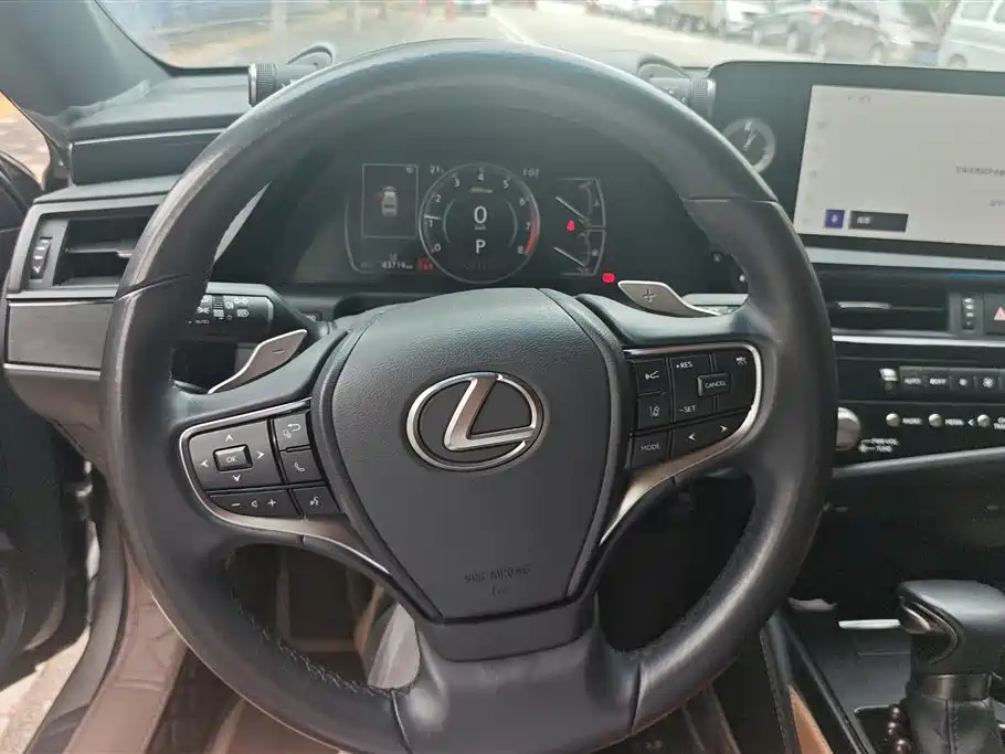 Lexus ES 2022 200 Excellence Edition фото 15