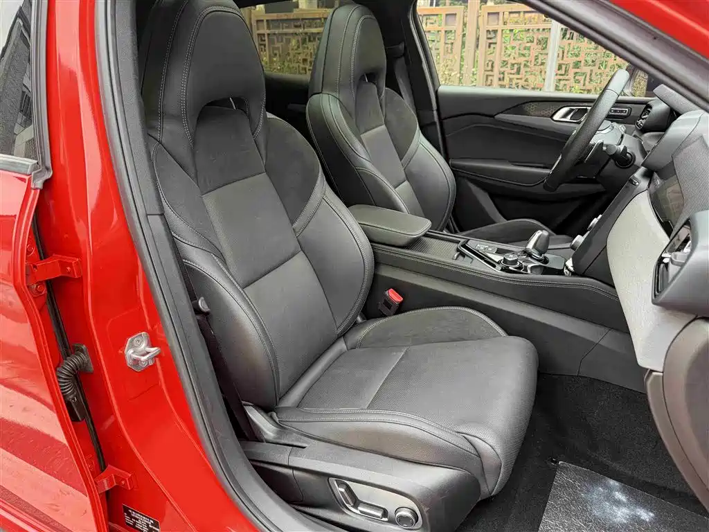 Lynk & Co 03 2021 2.0TD Auto Jin Champion Edition фото 9