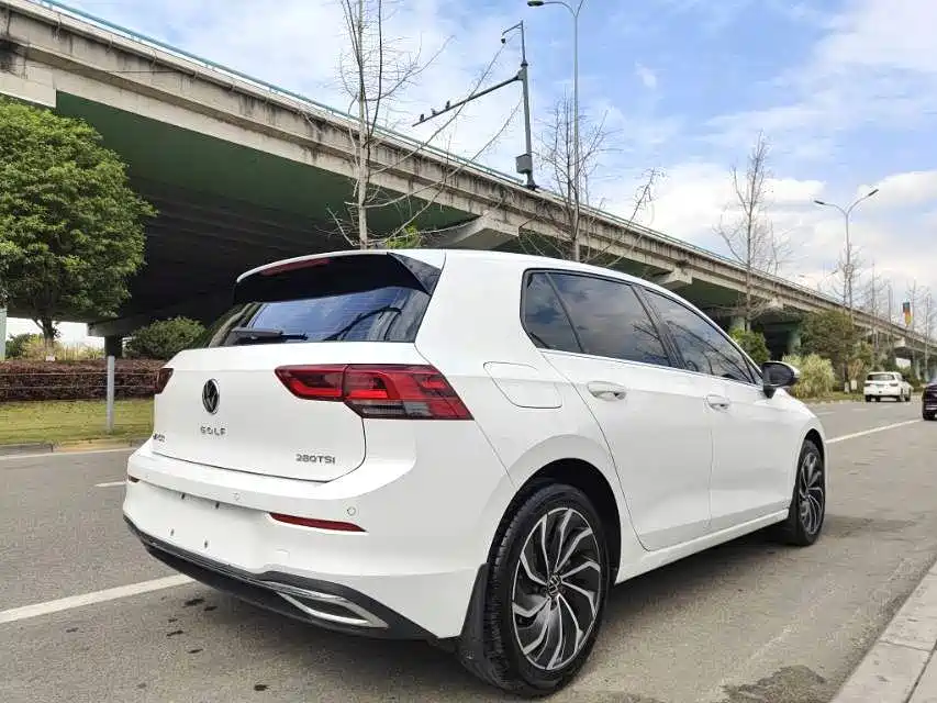 Volkswagen Golf 2023 Facelift 280TSI DSG Pro фото 7