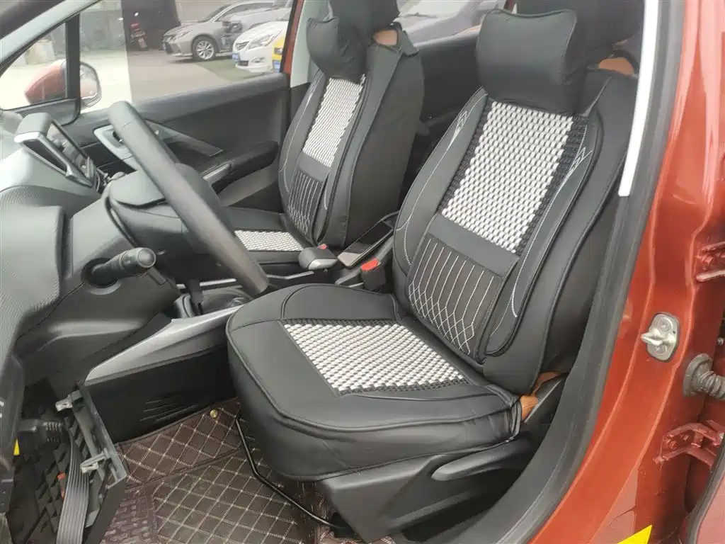Peugeot 2008 2018 1.6L Automatic Fashion Edition фото 7