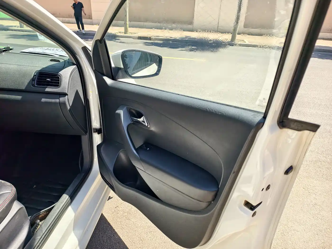 Volkswagen Polo 2013 1.4L Manual Comfort Edition фото 13