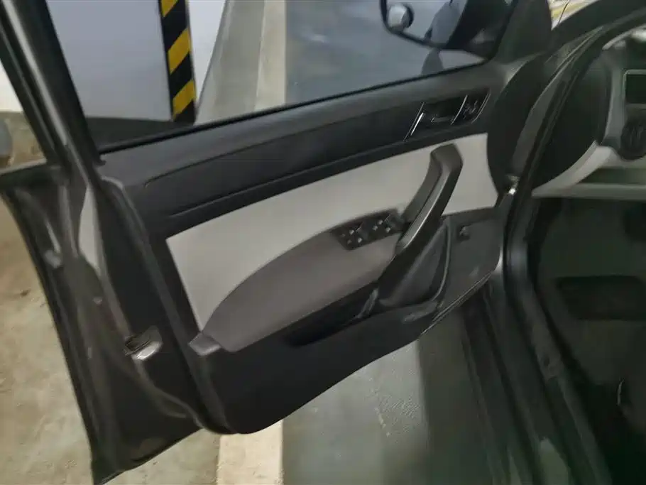 Škoda Rapid 2013 1.6L Automatic Smart Selection фото 7