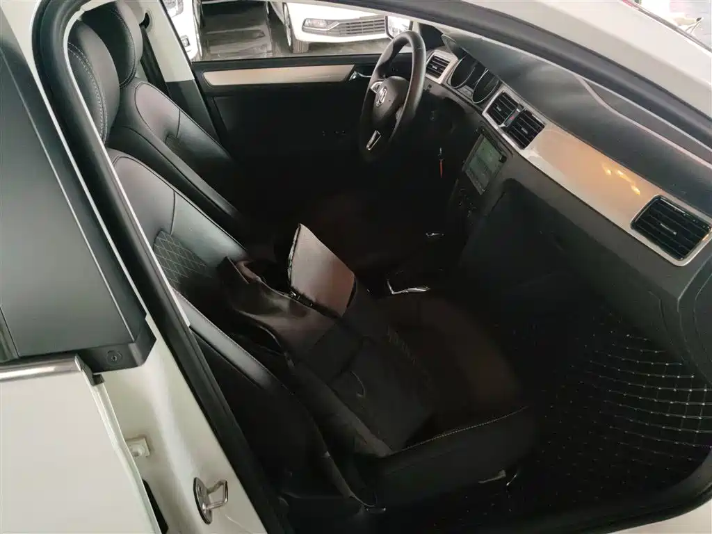 Škoda Skoda Rapid Spaceback 2019 1.5L Automatic Comfort Edition фото 21