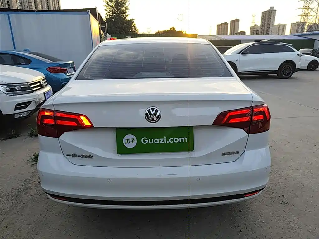 Volkswagen Bora 2017 1.6L Automatic Fashion Edition фото 6