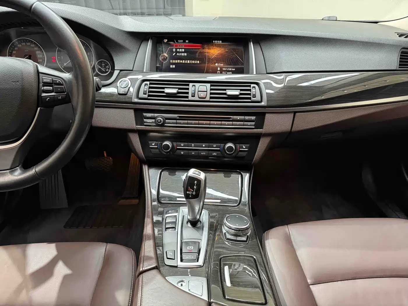 BMW 5 Series 2014 525Li Luxury Design Package фото 25